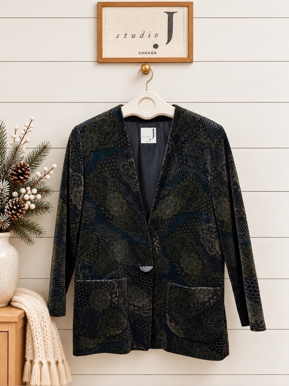 J Studio Canada – Vintage Floral Velvet Blazer – Size 6